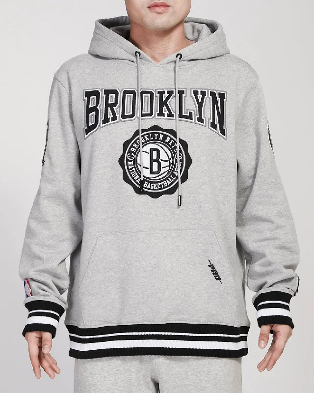 NBA BROOKLYN NETS CREST EMBLEM MEN'S RIB PO HOODIE (HEATHER GRAY/BLACK)